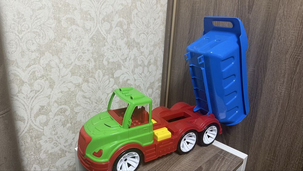 Машина дитяча