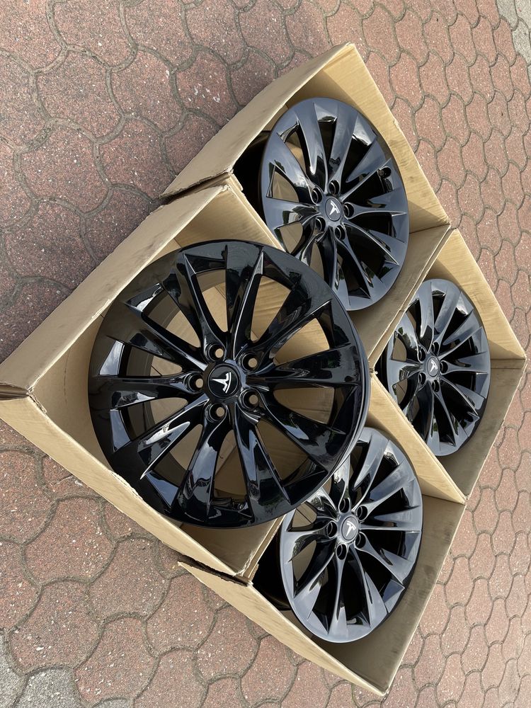 Felgi Tesla S Lift piekne black 19 cali 5x120 alufelgi oryginale