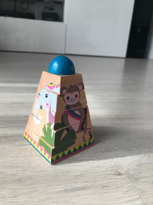 drewniana piramida sorter zwierzęta