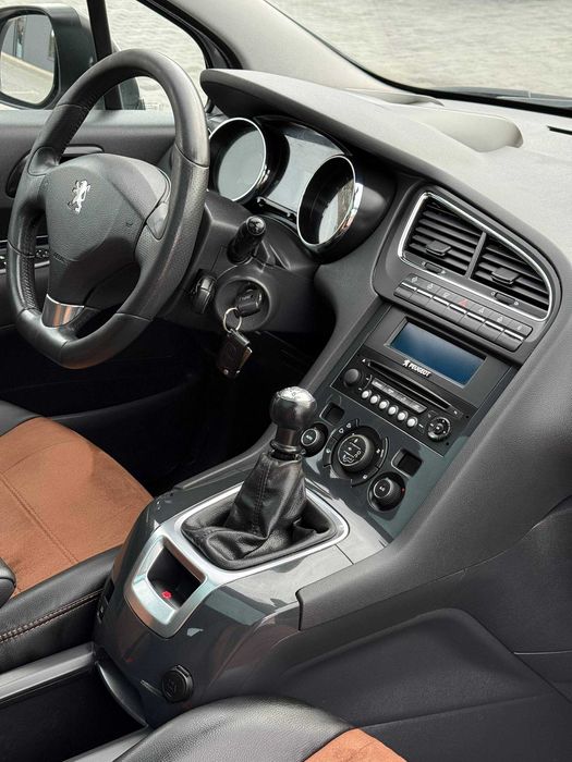 Peugeot 5008 2013p