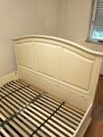 Cama de casal Branca