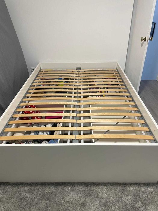 CAMA CASAL 200x140 cm, 4 gavetões,  estrado de ripas, bom estado