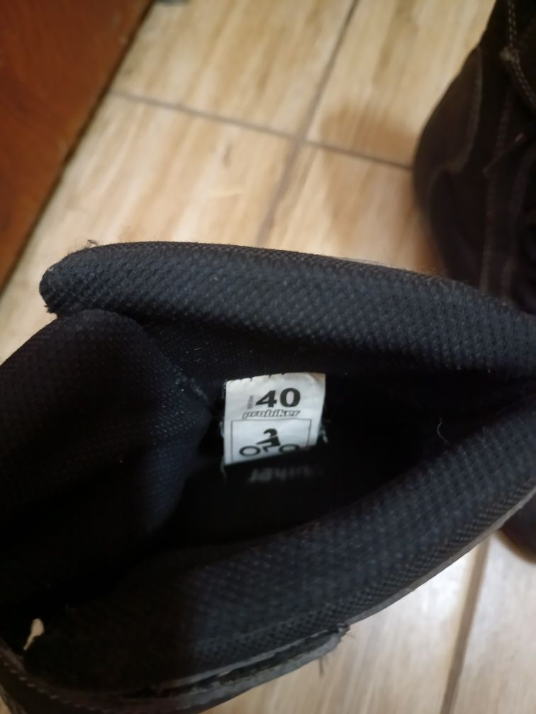 Sprzedam buty motocyklowe 40