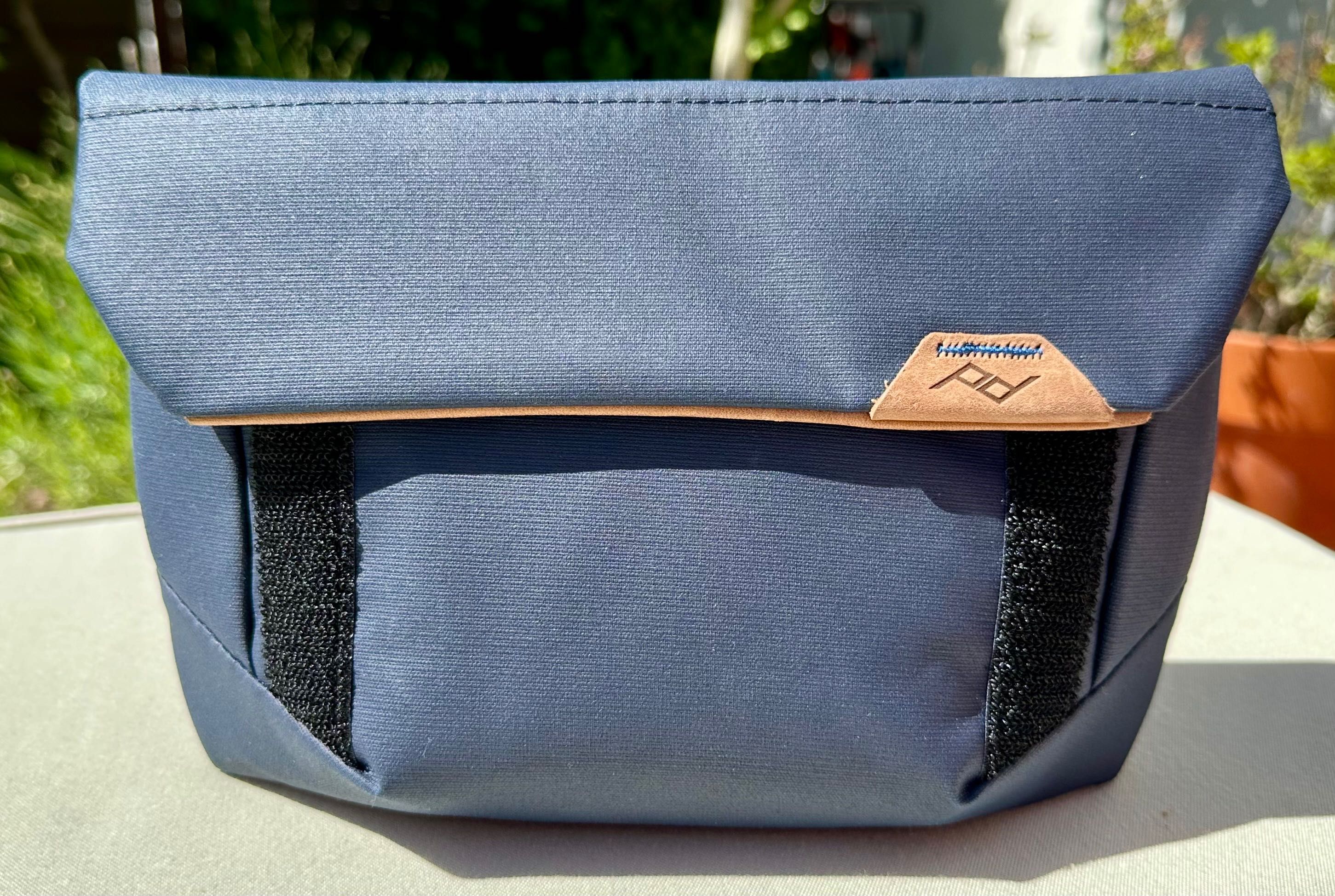 Torba Peak Design Field Pouch granatowa z paskiem