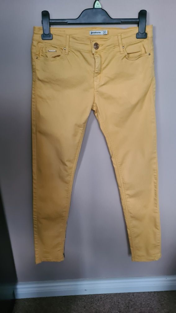 Spodnie rurki Stradivarius rozm. 38/40 skinny długie żółte bawełniane