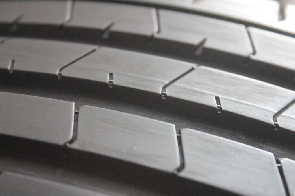 235/50/20 Pirelli P Zero 235/50 R20 104Y XL J LR