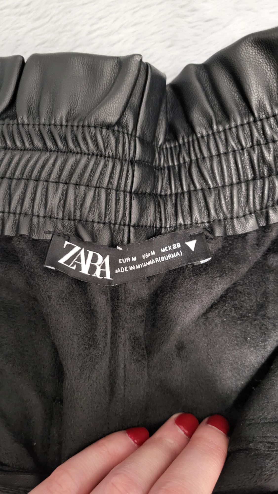 Sporty spodenki Zara czarne skórzane M