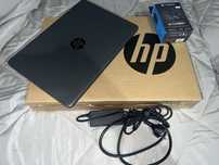 Laptop HP 240 G9