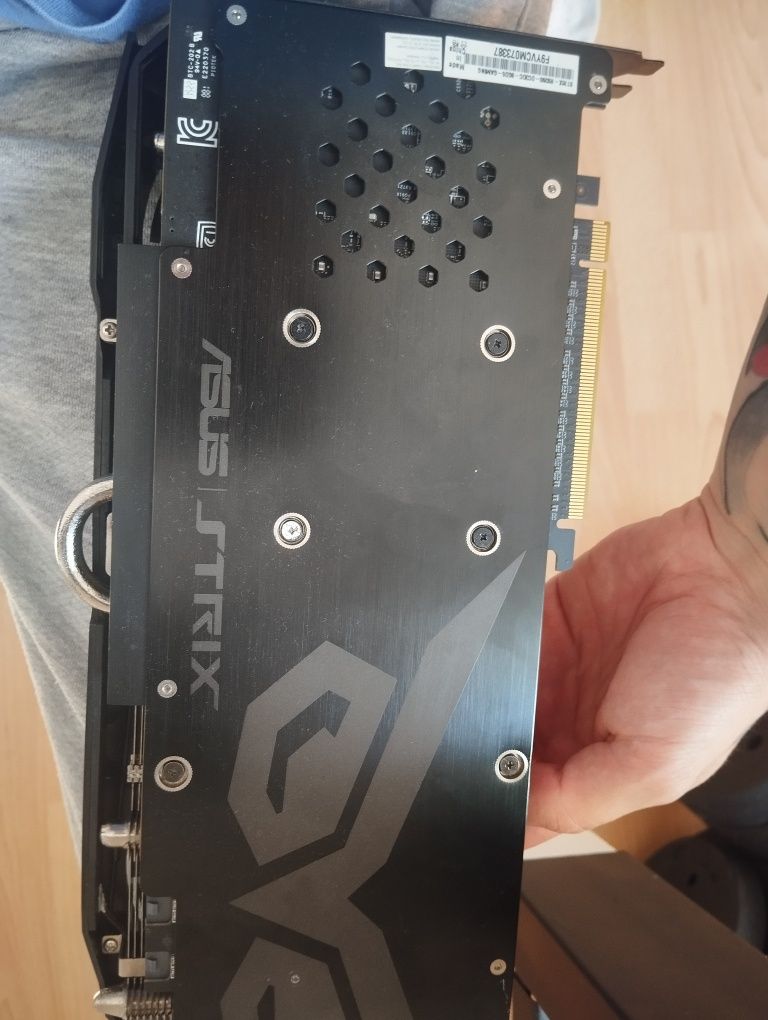 Karta graficzna AMD Radeon R9 Strix 8GB