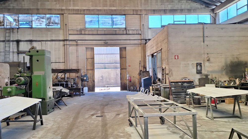 Nave industrial com ponte rolante de 5 TON + lote contíguo livre