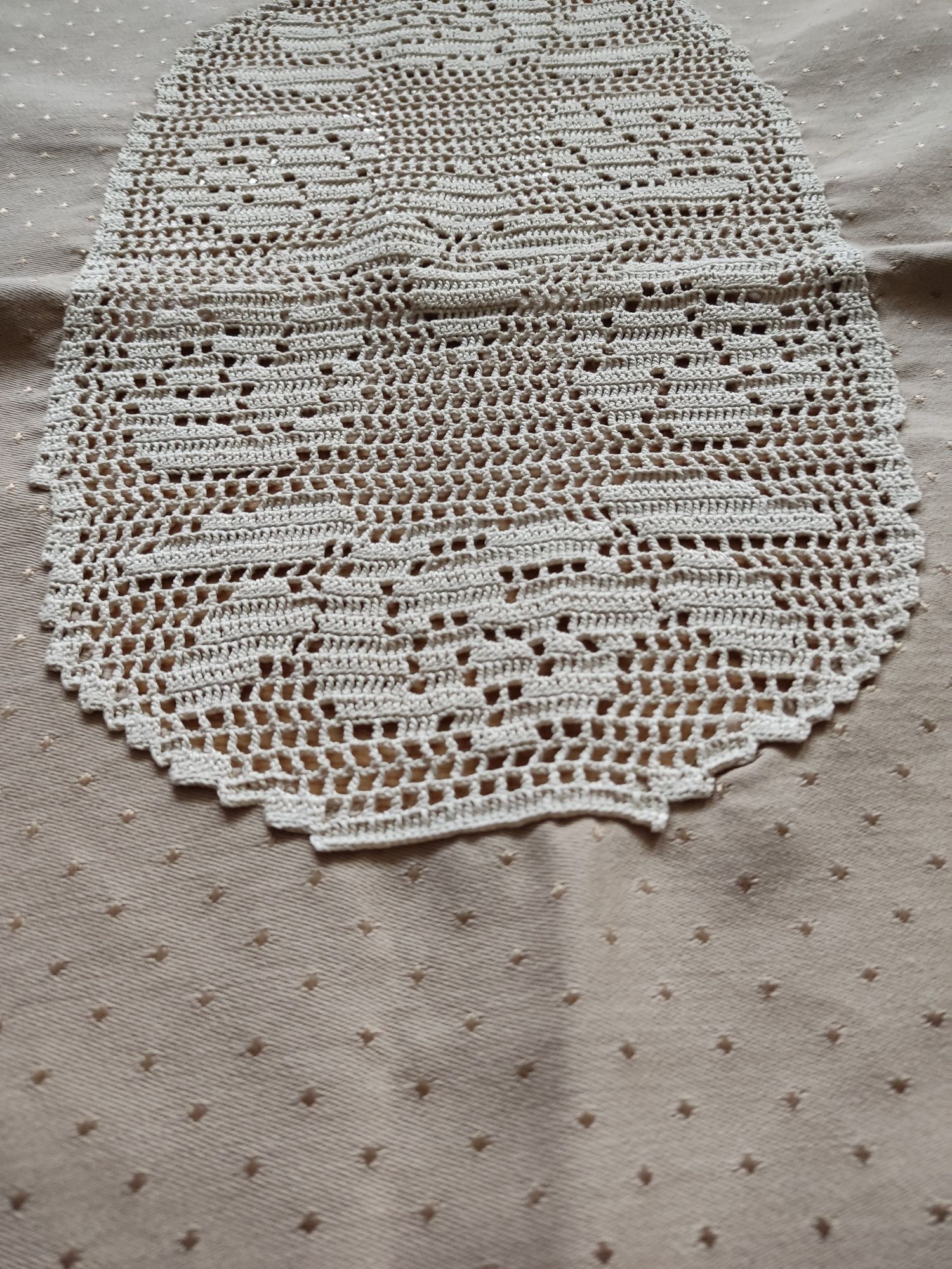 Ciekawy obrus serweta owalna 106×136cm z szydelkiem