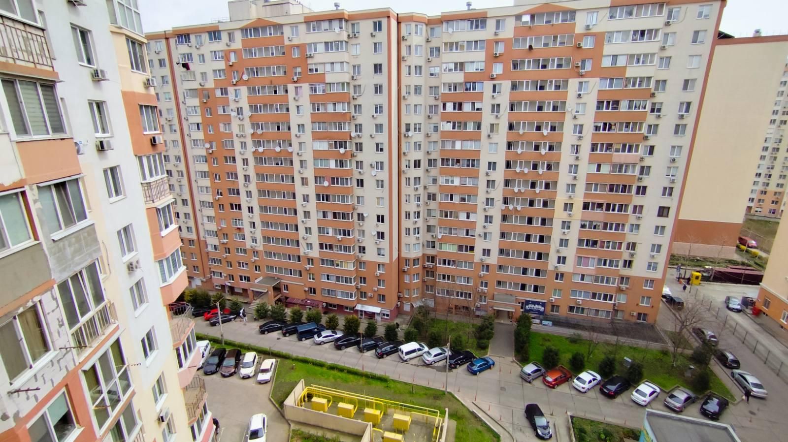 Продам 2 ком. с ремонтом и кладовкой на этаже в ЖК Радужный(114-564)