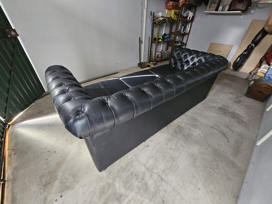 Sofá chesterfield pele preto