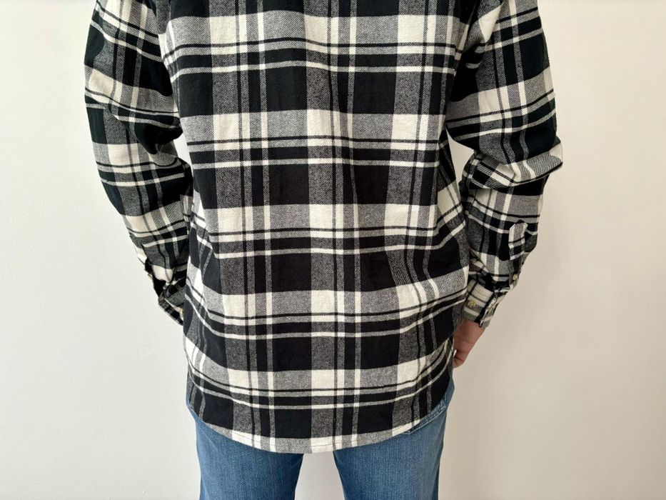 Pinewood koszula w kratę męska M/L
rozmiar M/L 
Kolor:biało czarna w k