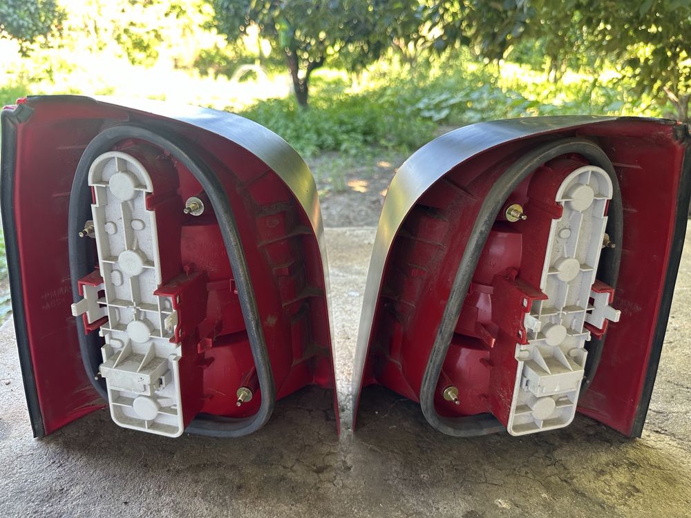 Farois trazeiros e espelhos de audi A4 avant 1998