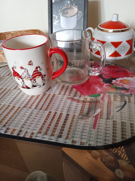 Посуд  різний,чашки