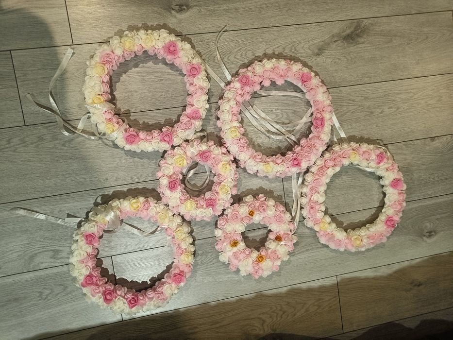 Obręcze kwiatowe wesele ślub dekoracja bramy