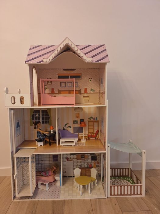 Domek dla lalek drewniany, duży plus lalki