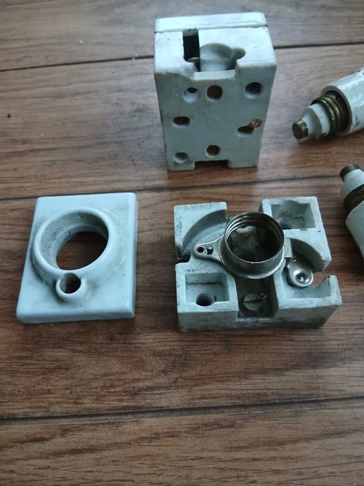 Пробки, цоколь під пробки, запобіжник, пробки на різьбу