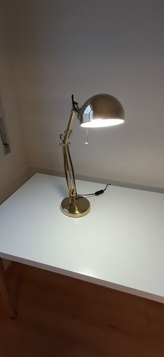 Candeeiro de mesa dourado