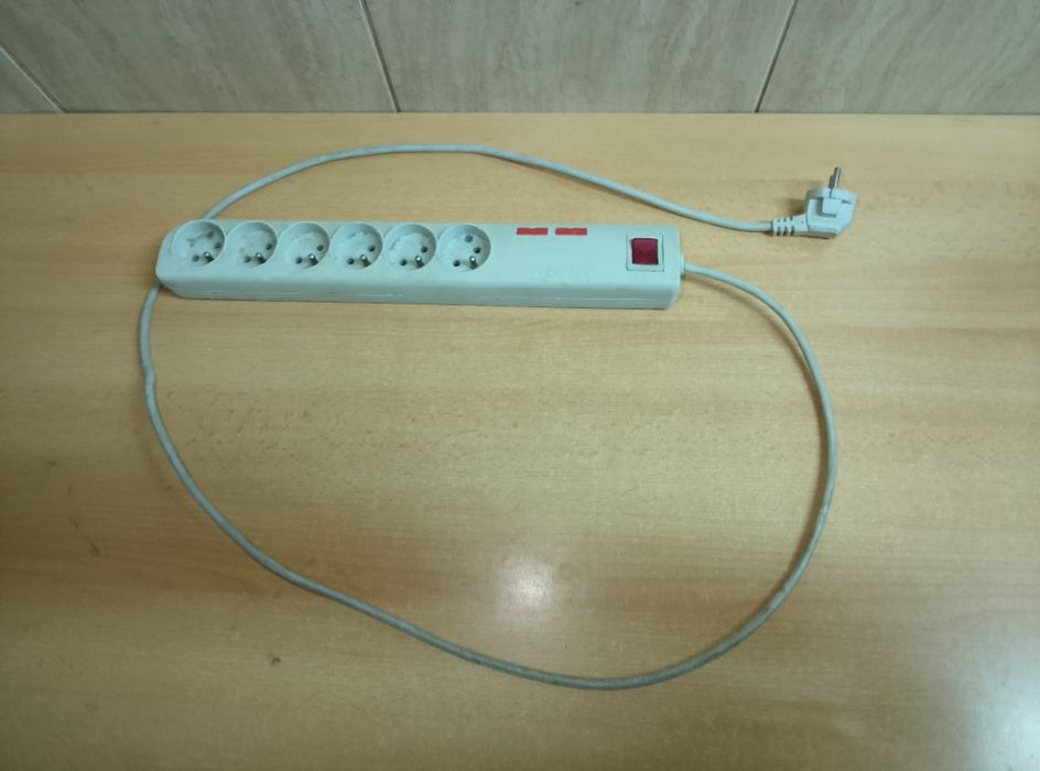 Przedłużacz rozdzielacz Elgotech na 6 gniazd 1,5 m