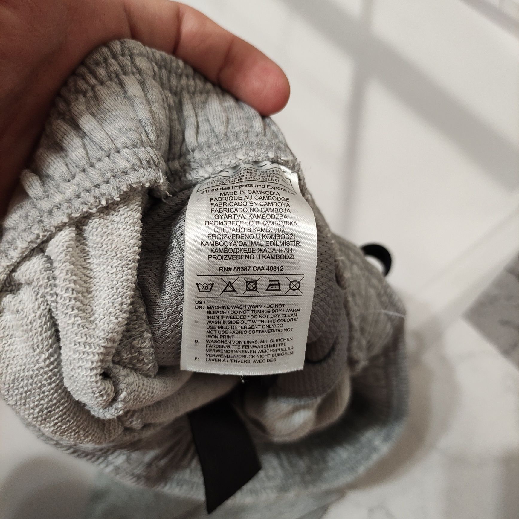 Шорти Adidas котонові з карманами чоловічі