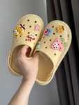 Klapki z orzypinkami a’la crocs