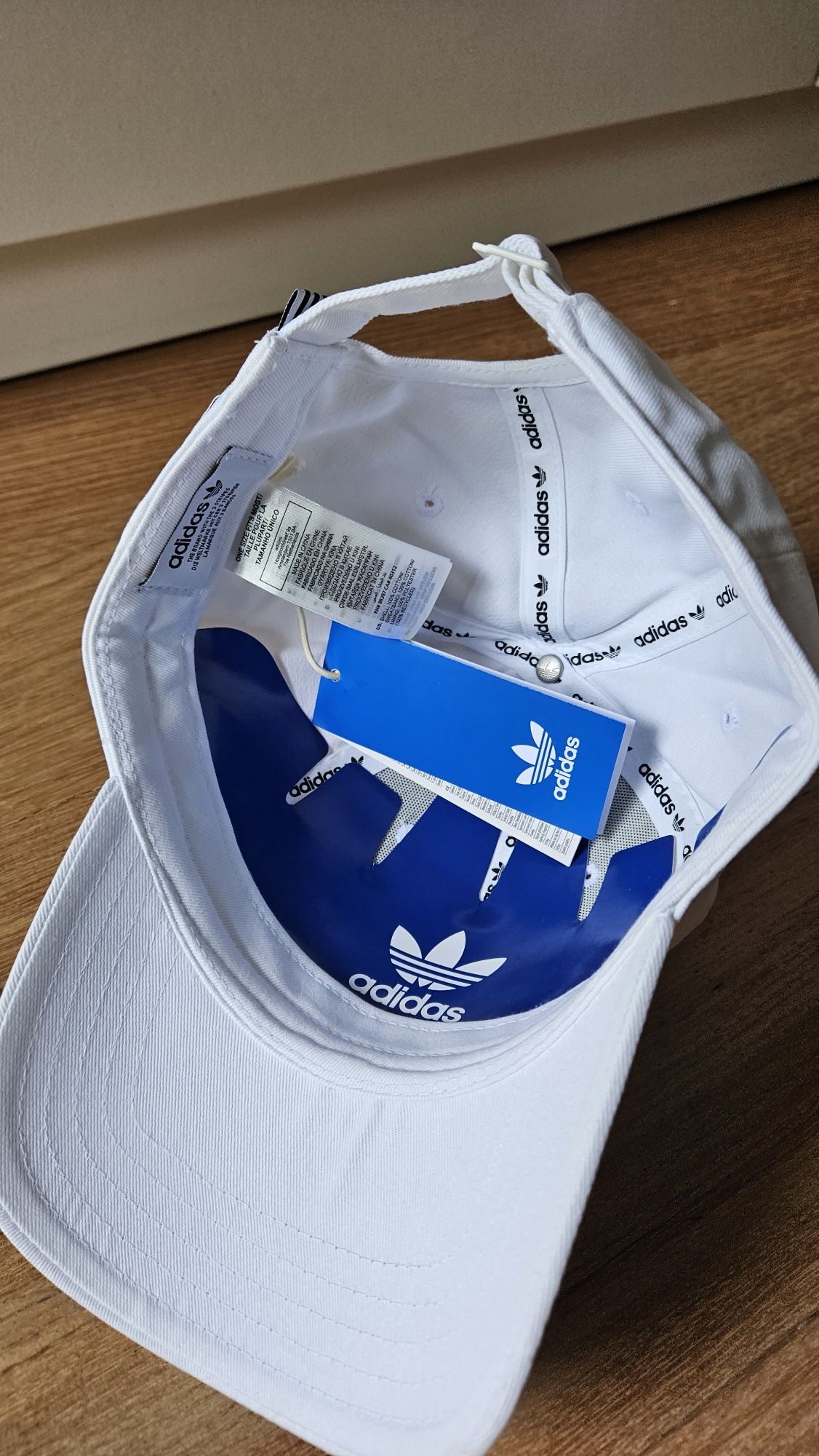 Czapka Adidas biała uniseks nowa.