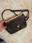 Torebka Louis Vuitton skóra skórzana monogram pochette metis