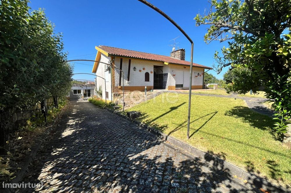 Moradia T4 com Piscina e terreno de 1.787 m² em Localização Exclusi...