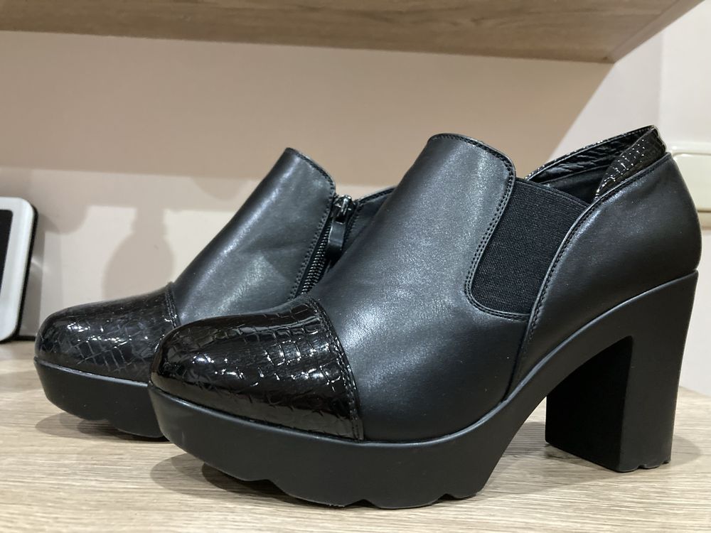 Eleganckie buty damskie na platformie i grubym slupku r40 (25cm)