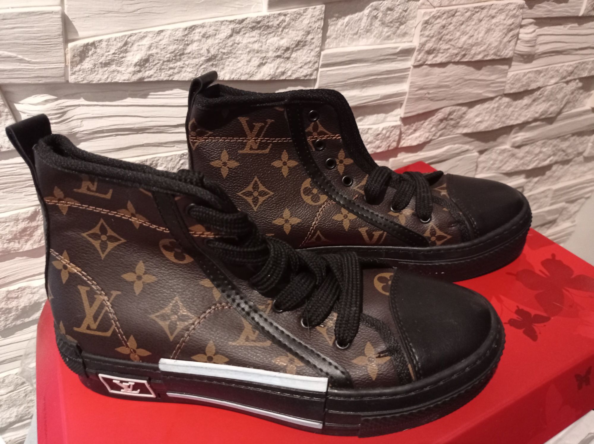 Wyprzedaż Brązowe trampki Louis Vuitton 37 za kostkę