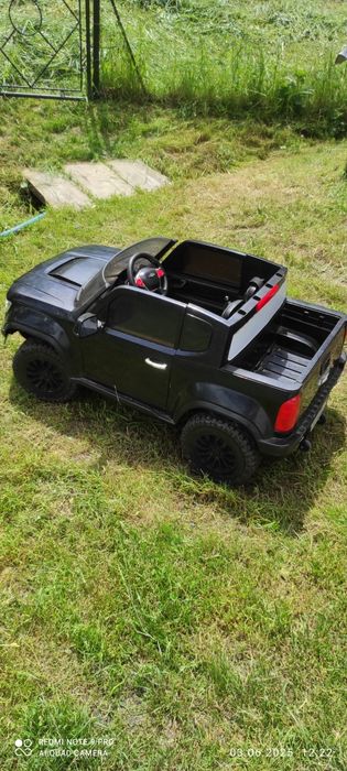 Електромобіль дитячий