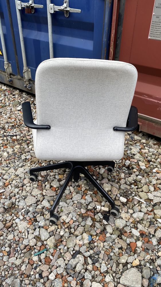 Krzesło konferencyjne/biurowe wysokie LANGFJALL IKEA, beżowe/czarne