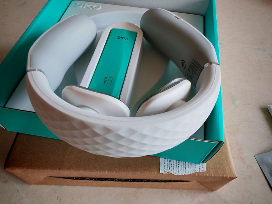 Масажер для шиї SKG 4356E white