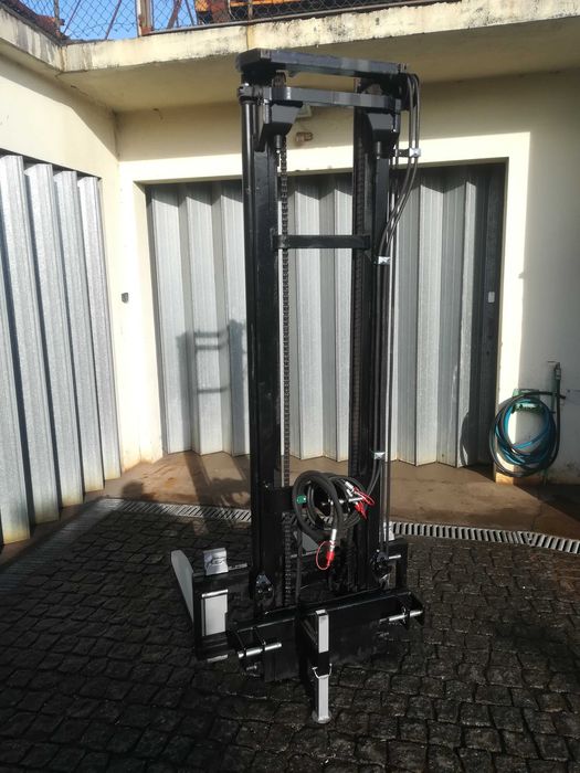 Torre empilhador para trator com deslocamento