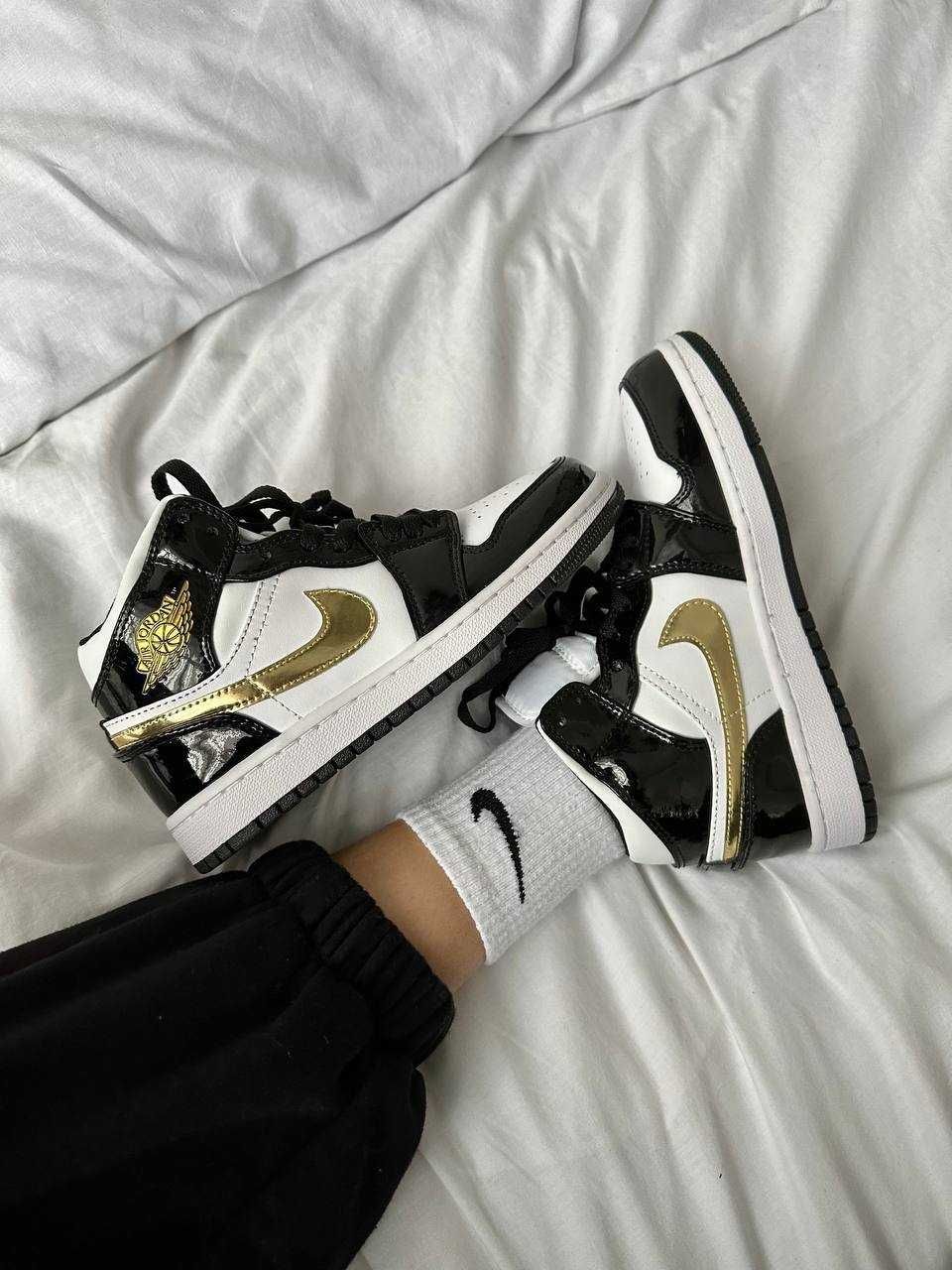 Air Jordan 1 MID Patent Golden Black