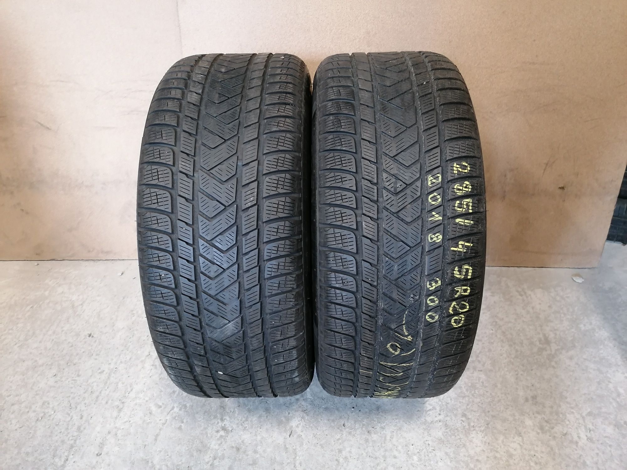 2x285/45 R20 Pirelli Scorpion zimowe