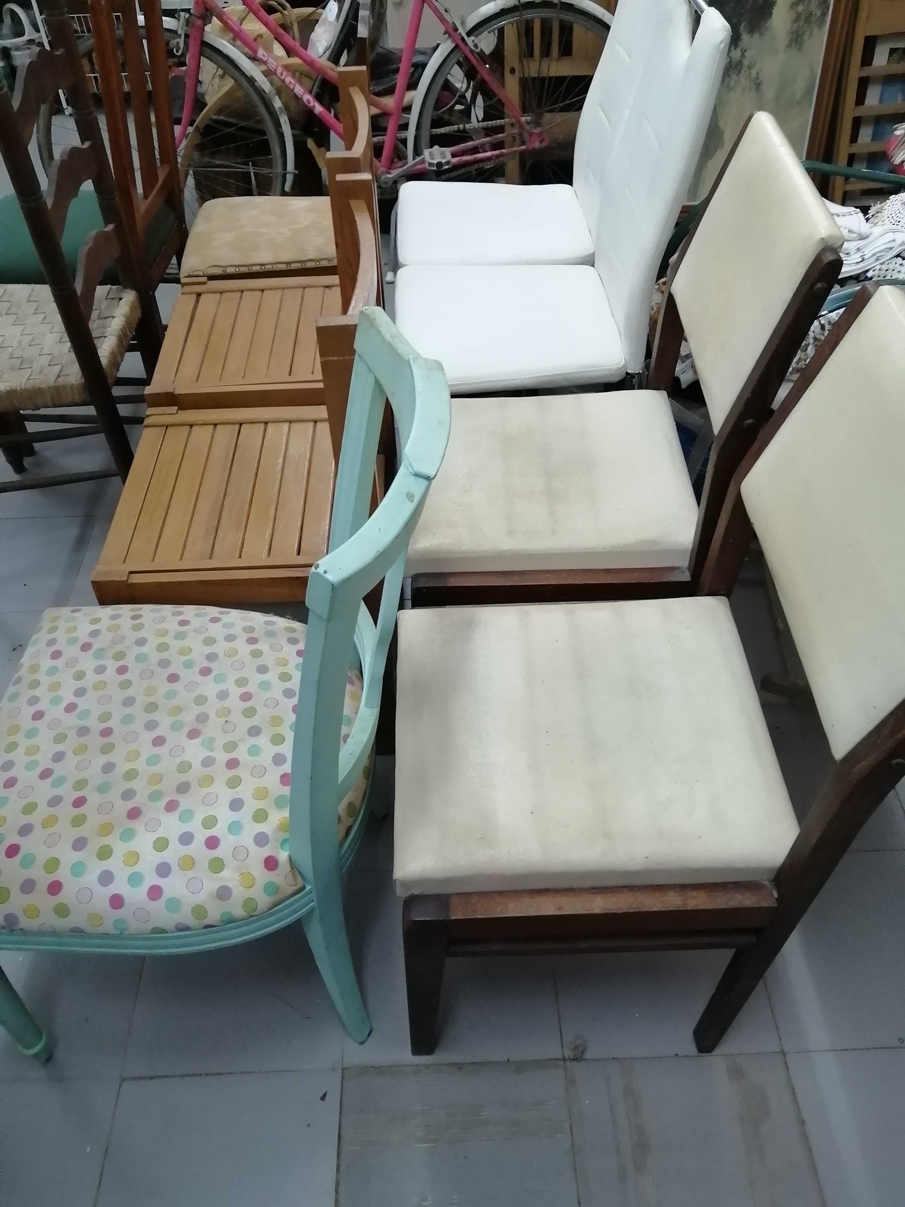 Cadeiras usadas para restauro