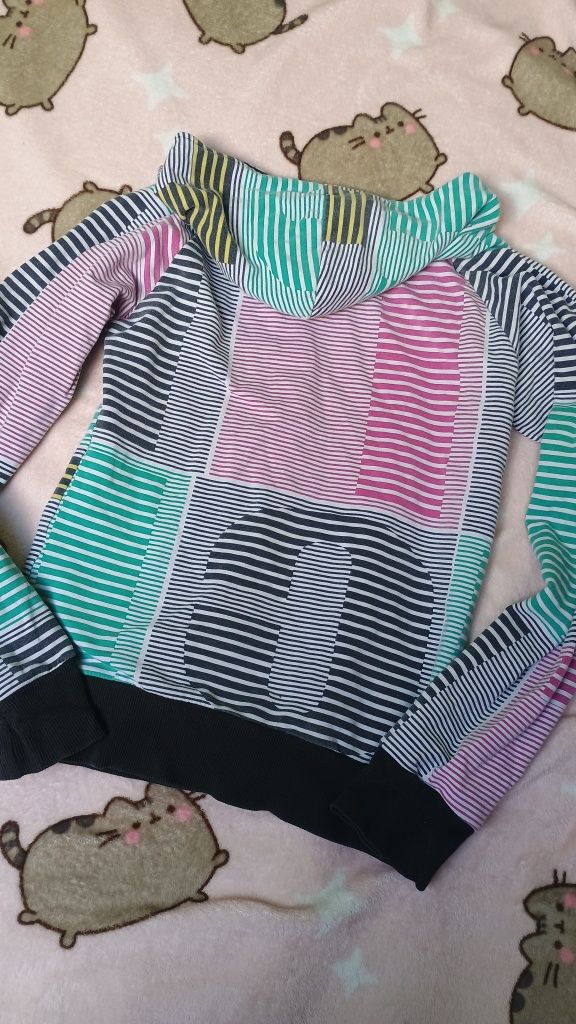 Bluza 146 kolorowa ma kieszeń stan bdb