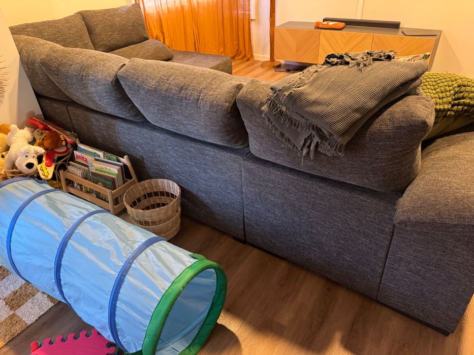 Sofá em U com puffs