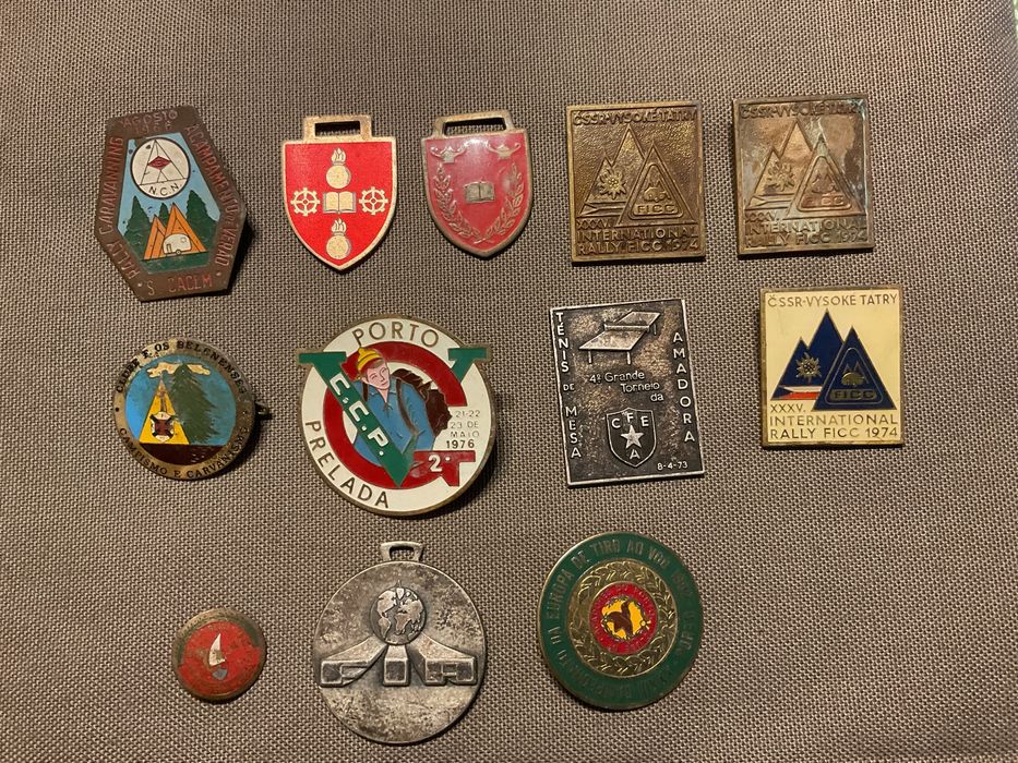 Varios pins / chapas antigos
