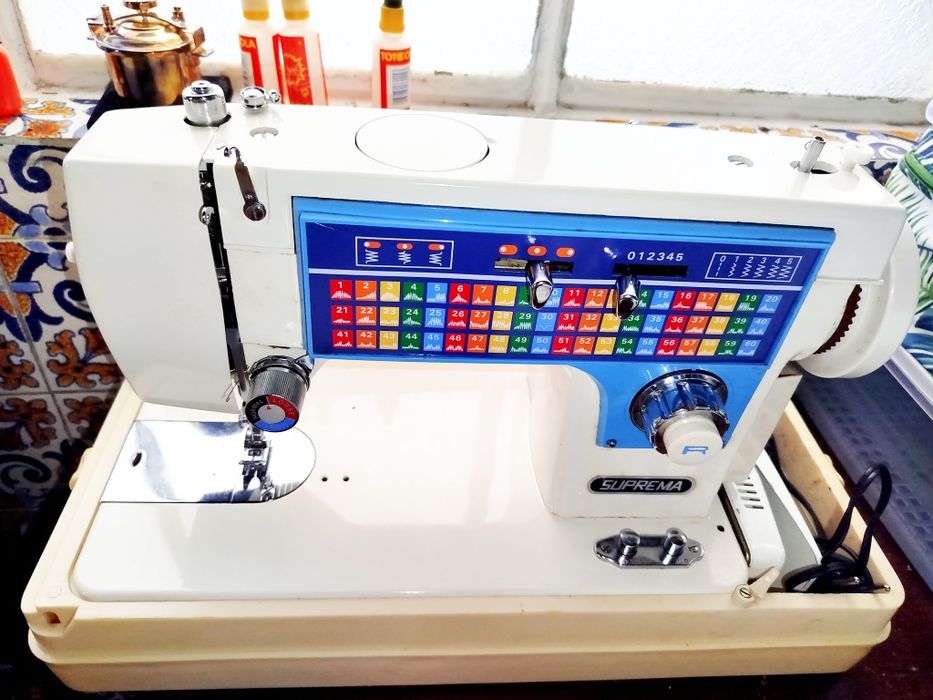 Máquina de costura Suprema em bom estado