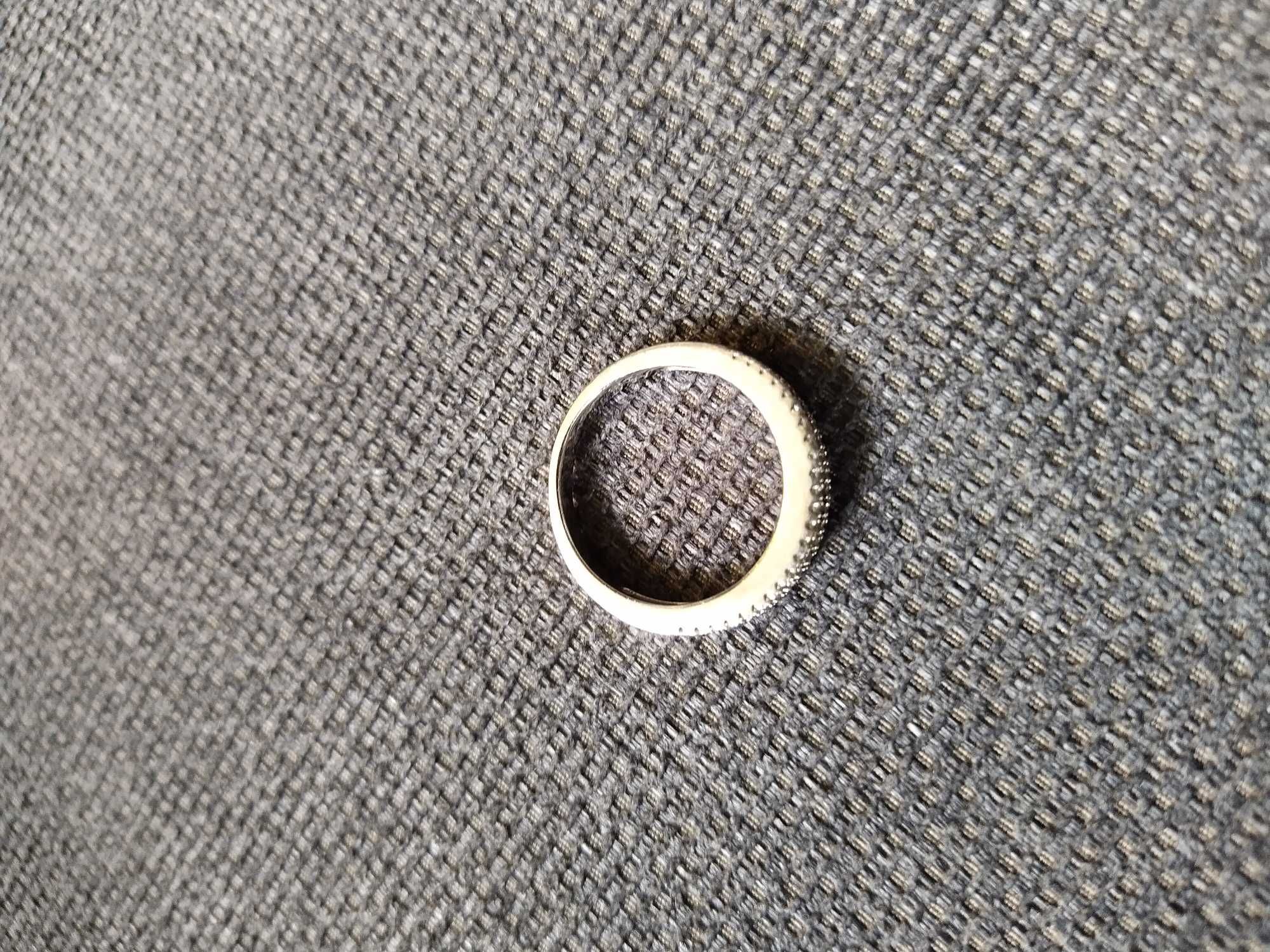 Srebrny pierścionek 925, zielone cyrkonie, rozmiar 14