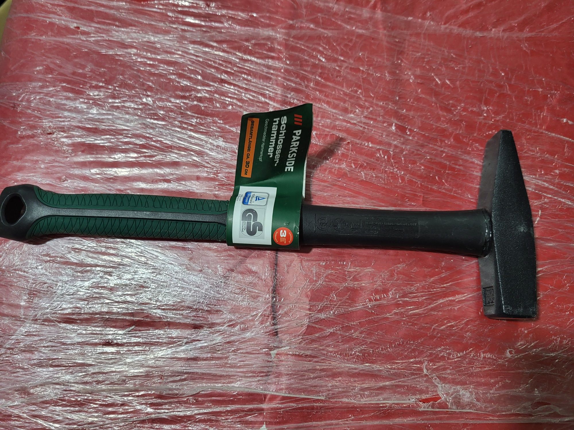 Молоток слюсарний 300 гр.с ручкою из фібергласса Parkside  SH-13230