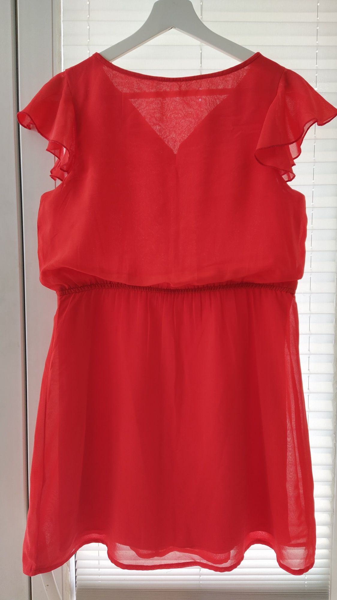 Czerwona sukienka na lato