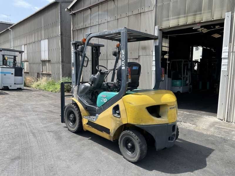 автонавантажувач Komatsu на великих 12 колесах. Модель:FG20C-16