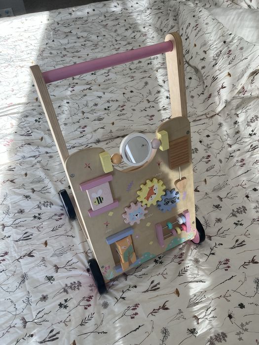 Jezdzik pchacz drewniany