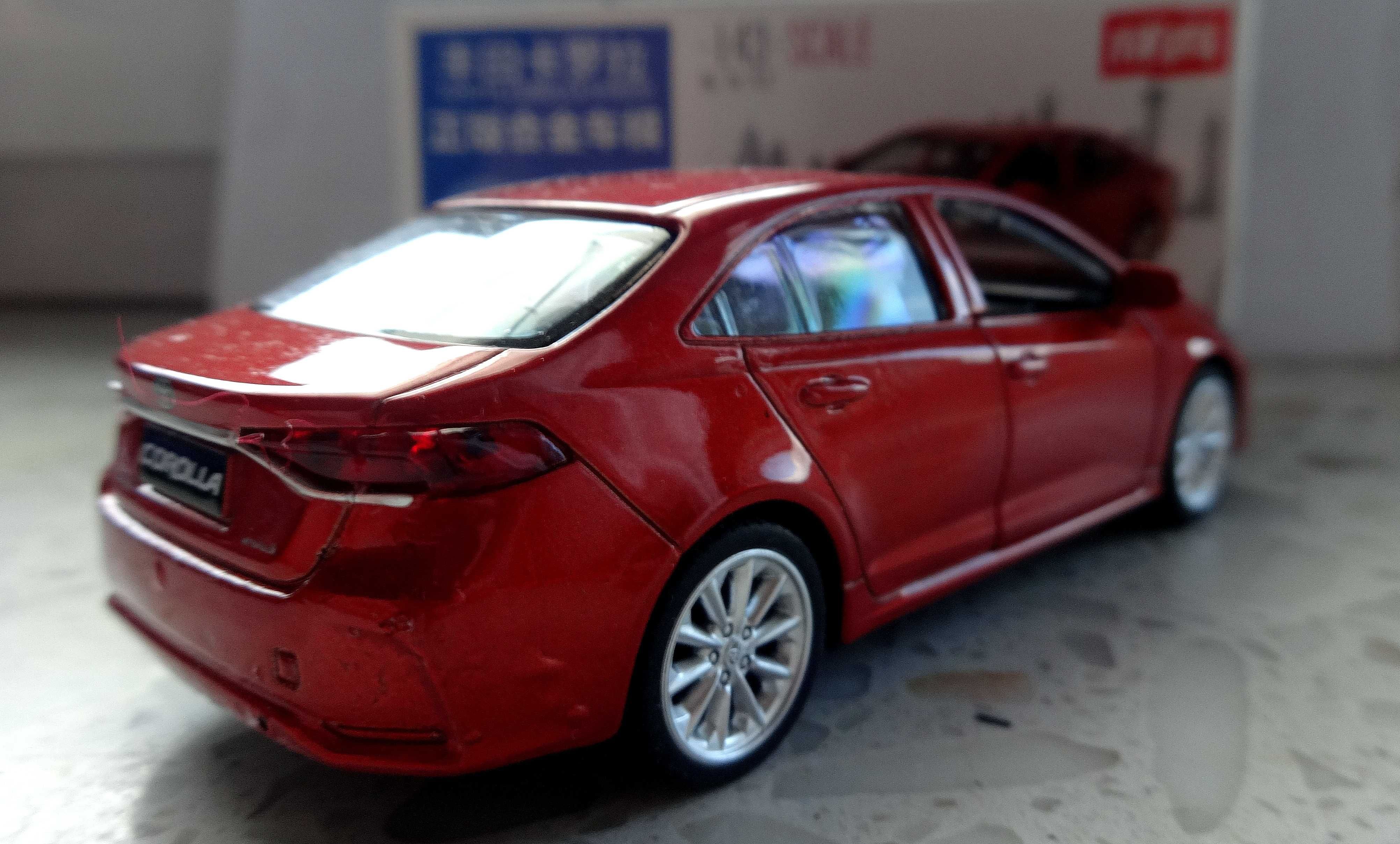 Model Toyota Corolla Hybrid Sedan w skali 1:43 1/43.