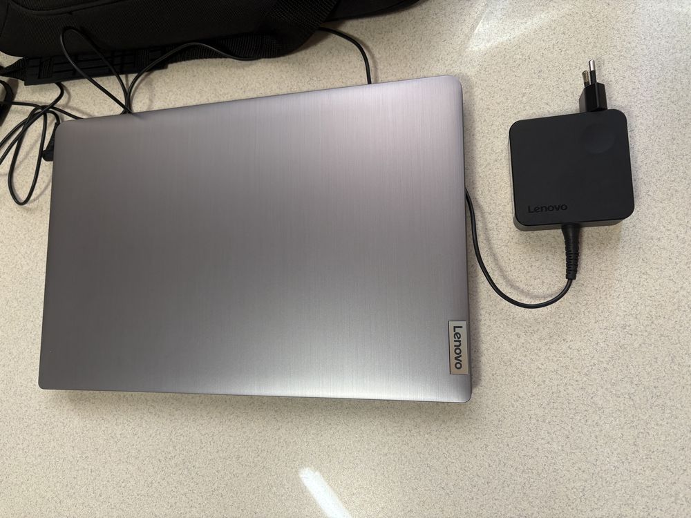 Lenovo i5 11-го покоління - стан ідеальний - сумка в подарунок